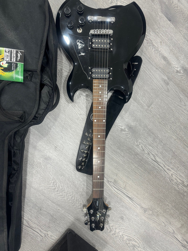 KISS edition electric guitar in Guitars in Markham / York Region - Image 3