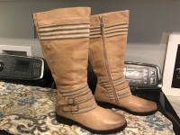 Women beige leather boots size 8