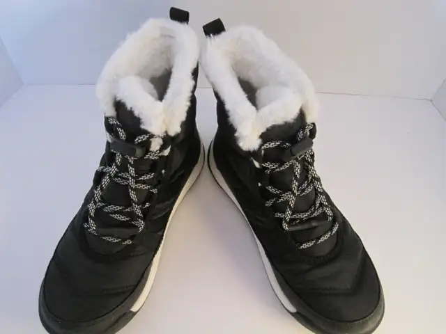 Boys' Sorel Winter Boots Size 3Y in Other in Oakville / Halton Region - Image 3