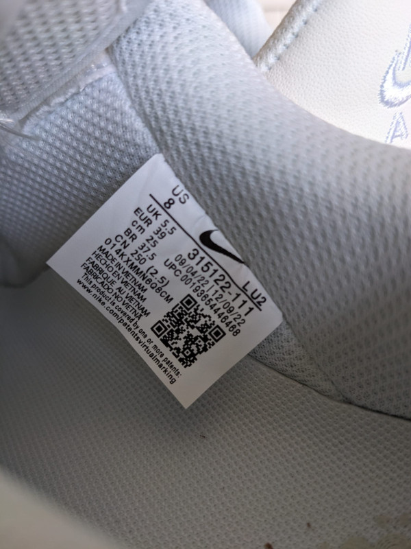 Triple White Af1 Size 8 in Men's Shoes in Winnipeg - Image 3