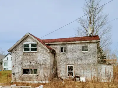 House For Sale Foundation Is Good and Square,The House Is Structurally Well, Calling On Contractors...
