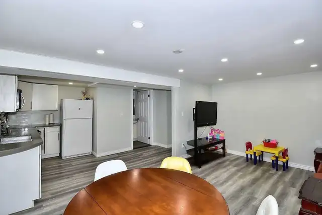 3 bedroom basement with separate entrance in Long Term Rentals in Oshawa / Durham Region - Image 9