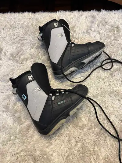 Burton Tribute Women's Snowboarding Boots Size 8, View more