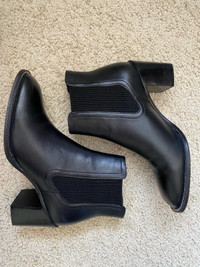 Black Ankle boots Vince Camuto 