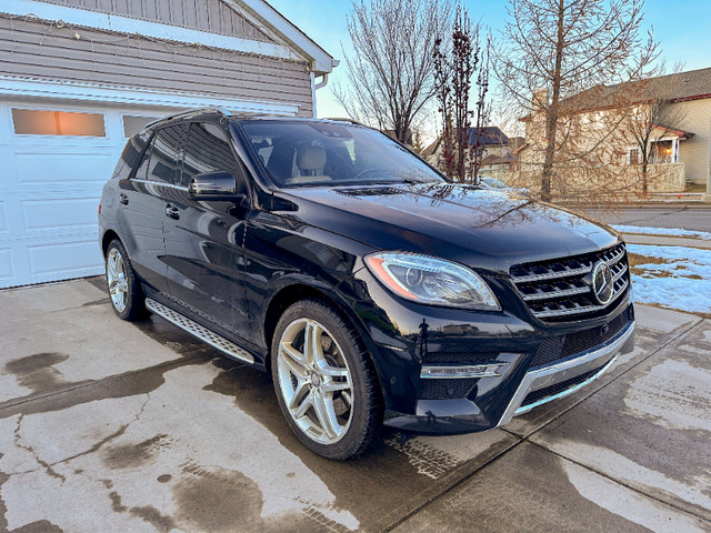 2015 Mercedes Benz ML550 - Fully Loaded with Premium White Seats in Cars & Trucks in Calgary