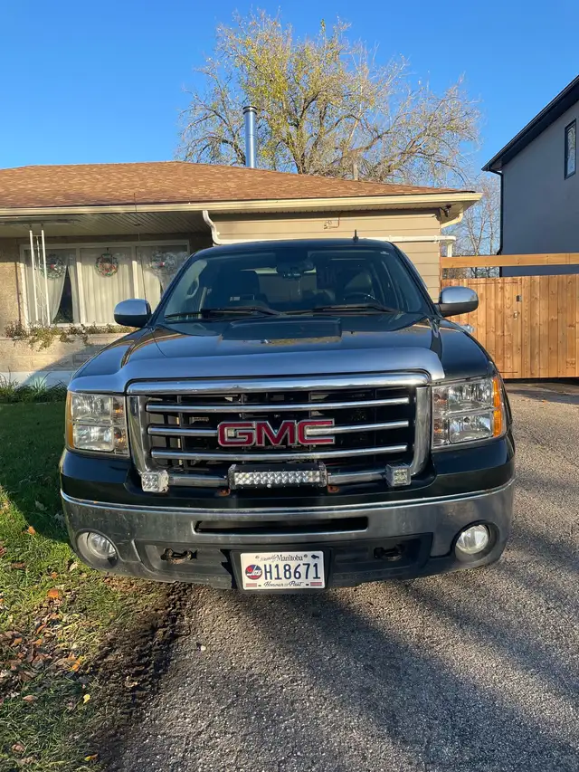 RUSH SALE...JUST SAFETIED...2013 GMC SIERRA SLT 1500 4x4