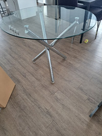 PETITE TABLE DE VERRE