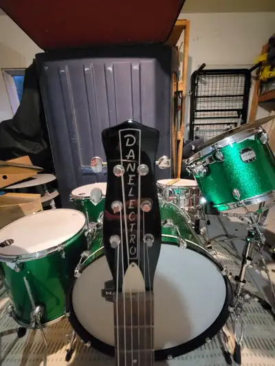 Beautiful sounding Danelectro, barely used. It deserves to be played more.