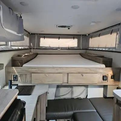 Caravane portée palomino 1608, 2023 acheté neuf seul propriétaire parfaite condition, peu utilisée p...
