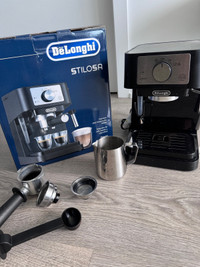 Delonghi espresso machine + steel tumbler for froth
