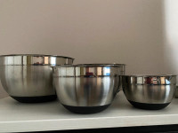 Mixing Bowls/Cake Carrier/Cookie Jar & Trays