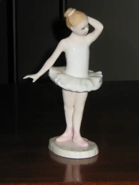 Royal Doulton, Little Ballerina HN3395 (LOCATION PORT DOVER)63234832115585121