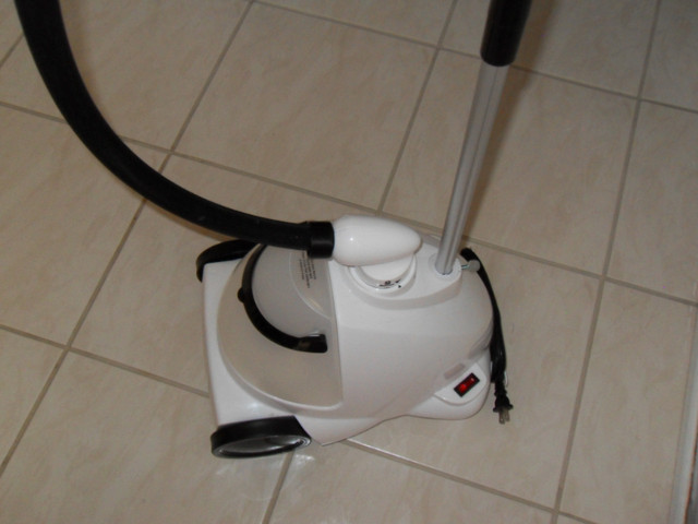 Conair Clothes Steamer in Irons & Garment Steamers in Barrie - Image 3