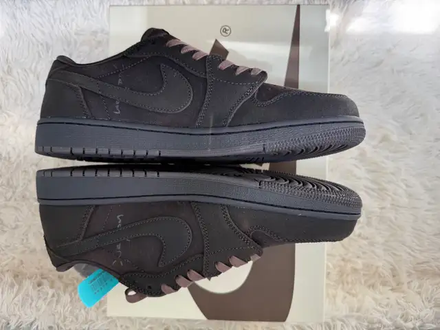 Jordan 1 Retro Low SP Travis Scott Velvet Brown  in Men's Shoes in City of Toronto - Image 4
