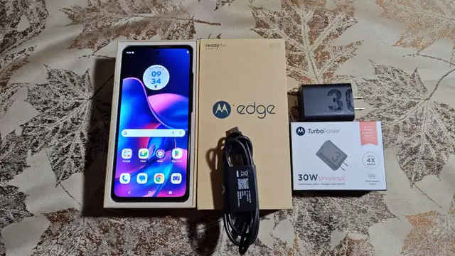 Unlocked Motorola Edge 2022 & OEM 33W Fast Charger Combo