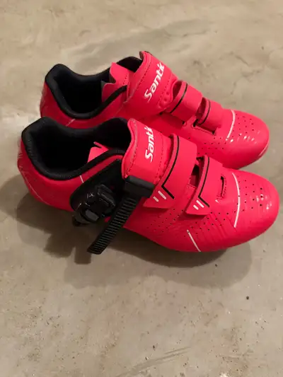 Bought these shoes but they don’t work for the bike I use. Size 8.