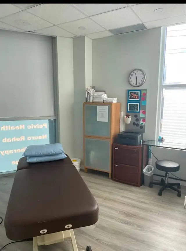 Shared Office/Treatment Room in Wellness Clinic in Commercial & Office Space for Rent in Mississauga / Peel Region - Image 10