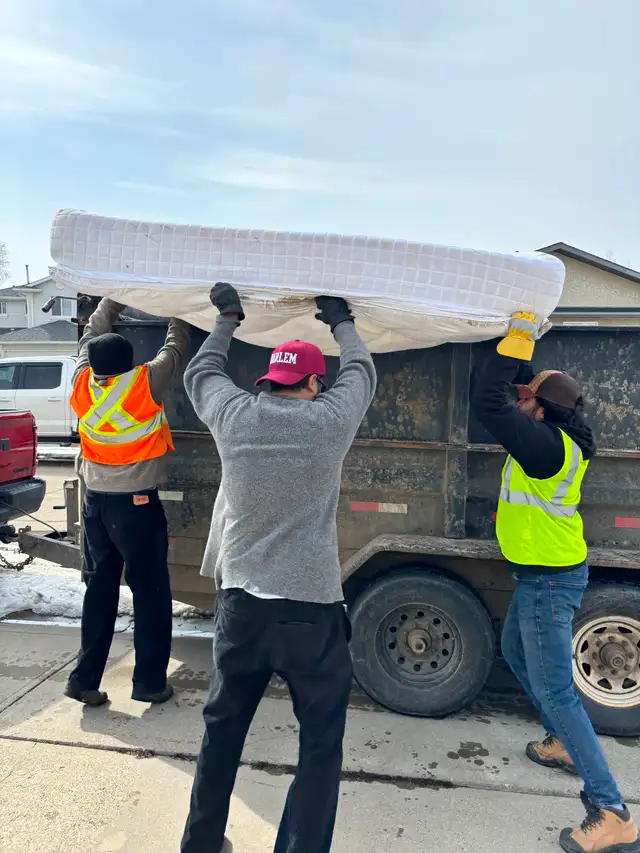 SAME DAY JUNK REMOVAL – FAST, AFFORDABLE & 5⭐ RATED!562901673229701123