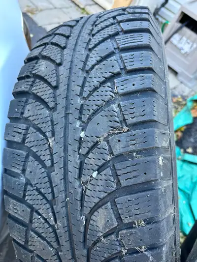 265 70 R17 dodge ram winter tires on rims, ready to go, still some too life in them.