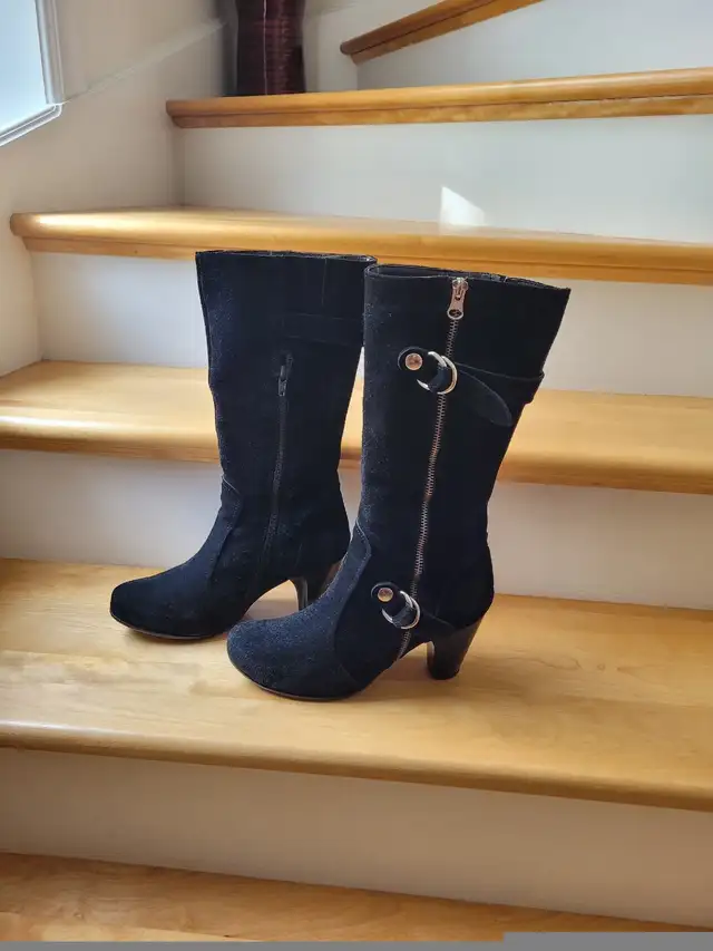 Women's Italian Suede Boots Size 7.5 (EU 38) Heel 3". in Women's - Shoes in Bedford - Image 3