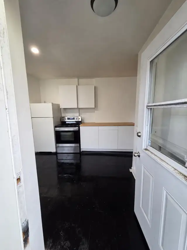 Prime Uptown Living – Princess St Modern | Quiet Building | W in Long Term Rentals in Saint John - Image 3