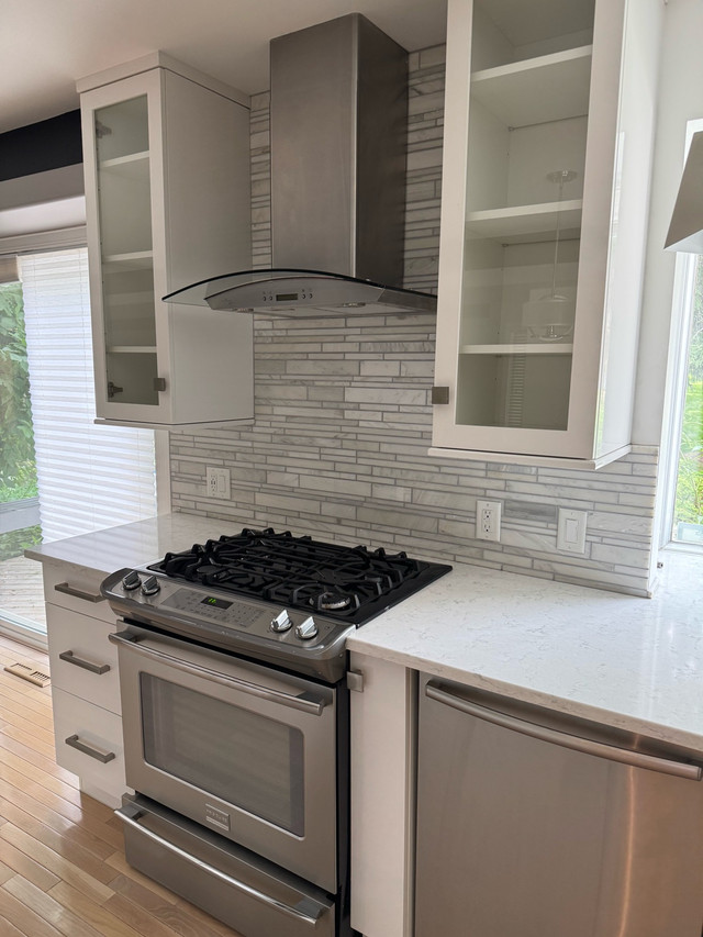 Frigidaire professional series stove  in Stoves, Ovens & Ranges in Red Deer - Image 2