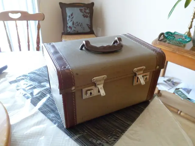 Antique Train Case65120781956225120