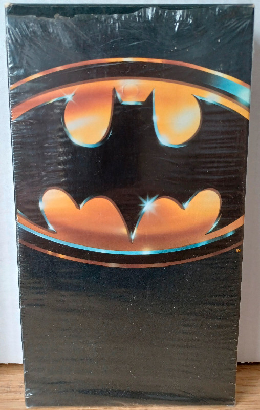 Lot 2x VHS Batman & Batman Returns Movies 1989 & 1992 (NM) dans CD, DVD et Blu-ray  à Ville de Montréal - Image 3