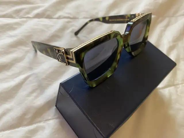 Louis Vuitton LV Sunglasses New in Multi-item in City of Toronto - Image 3