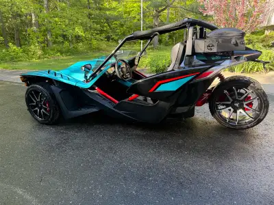 SLR Auto, fully loaded, removable roof, storage bags, heated/cooled seats, manual shift paddles, low...