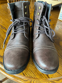NEW! Men’s casual boot - size 9