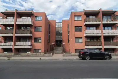 Bright and sunny 4 1/2 on St. Urbain & Mont Royal