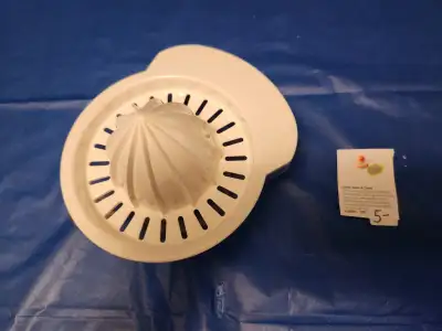 Pampered chef Citrus Juicer, View more