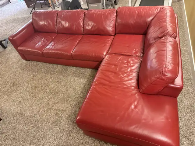 Luxury Red Leather Sofa Bed (Natuzzi) in Couches & Futons in Calgary - Image 3
