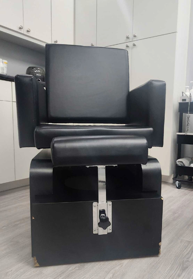 Pedicure Chair - plumbing free!  in Other in Thunder Bay - Image 3