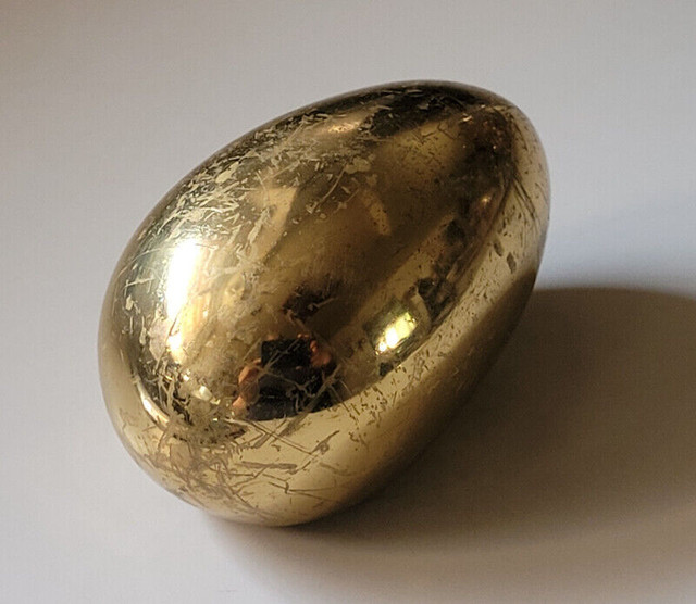 Vintage Heavy Metal Golden Egg Paperweight Desk Ornament in Arts & Collectibles in Oshawa / Durham Region - Image 3