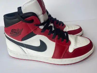 Jordan 1 Mid Chicago, Size 9, View more