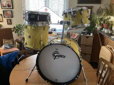 Gretsch  Catalina club Satin flame, jazz kit with Ludwig  snare, View more