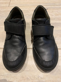 Size 39 leather dress shoe