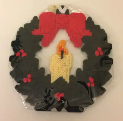 Christmas Wreath Window Decoration For Sale - New, Handmade, Voir plus