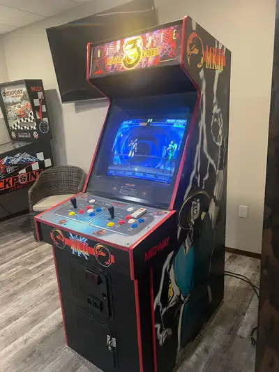 Original mortal kombat this cabinet has original pcb jammas for MK1 , MK2 Ultimate MK3 Also has pand...