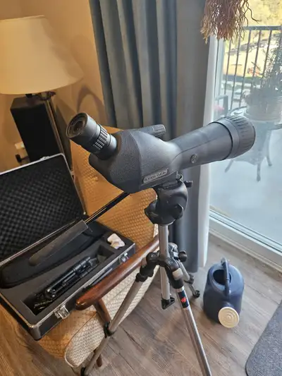 Leupold SX-1 Ventana 20 -80 spotting scope , only used from my apartment balcony