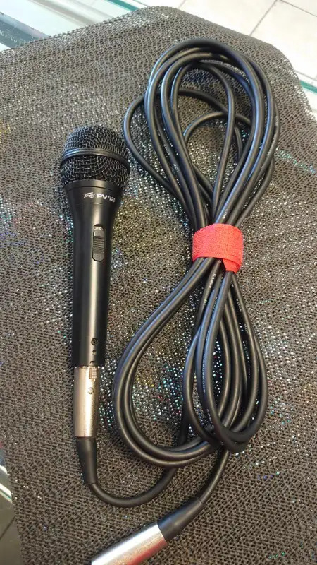 Peavey PVi 2 Cardioid Dynamic Microphone w/ Professional in Pro Audio & Recording Equipment in Hamilton - Image 2