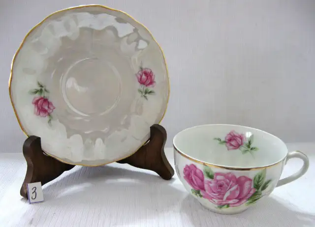 TASSES et SOUCOUPES VINTAGE JAPAN  CUP and SAUCERS (B) in Arts & Collectibles in West Island - Image 2