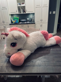 Giant Unicorn stuffie in great condition & clean