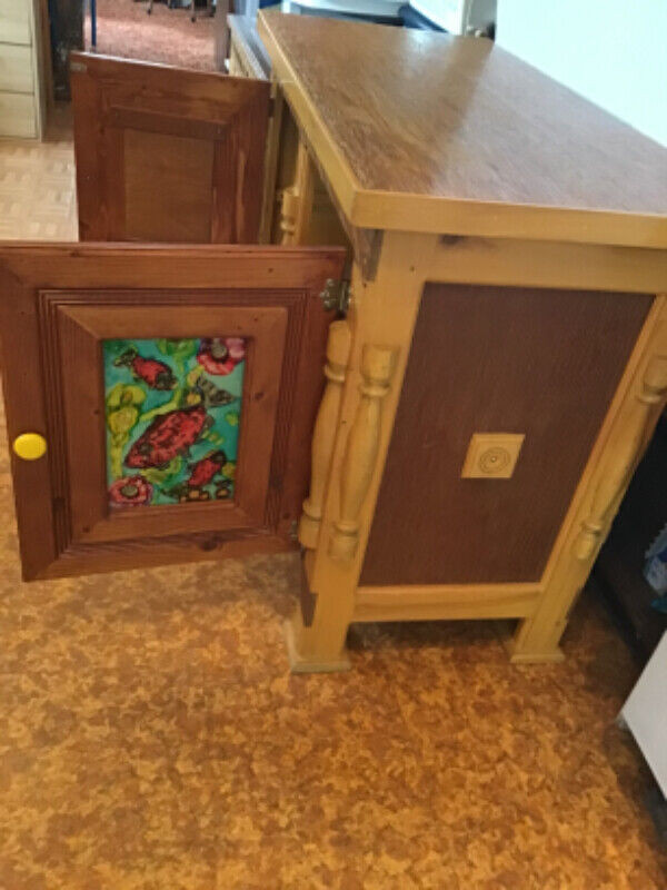 Meuble armoire ou buffet en bois dans Autre  à Laval/Rive Nord - Image 3