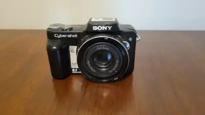 Sony Cybershot DSC-H10 Digital Camera - UNTESTED - For REPAIR, View more