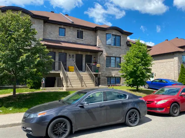 Grand 4 1/2 à louer – 5322 Jacques-Plante, Laval (Chomedey) – 1