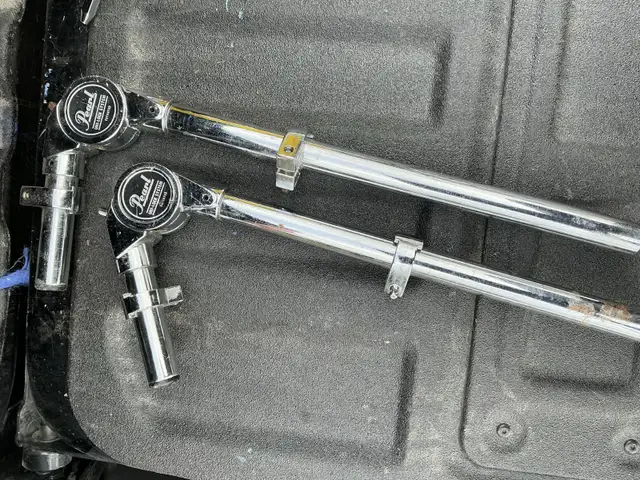 Tom arms - Pearl and Yahama64170261179522122