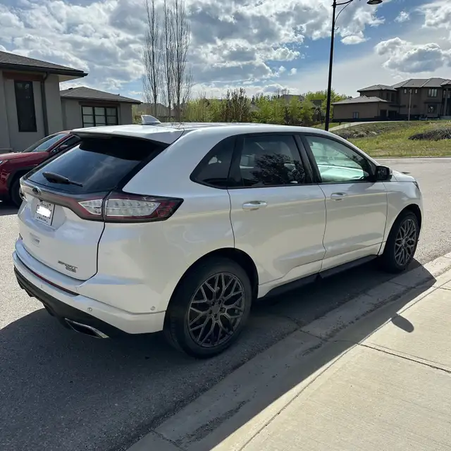 2015 Ford Edge Sport / all-wheel-drive SUV in Cars & Trucks in Calgary - Image 5